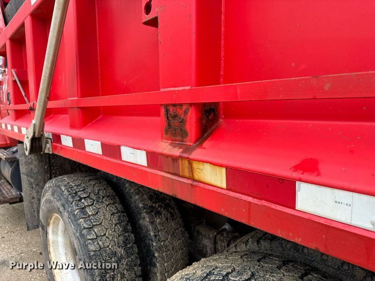 image for item GG9924 1995 Ford L8000  dump truck