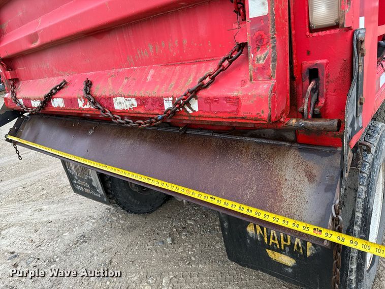 image for item GG9924 1995 Ford L8000  dump truck