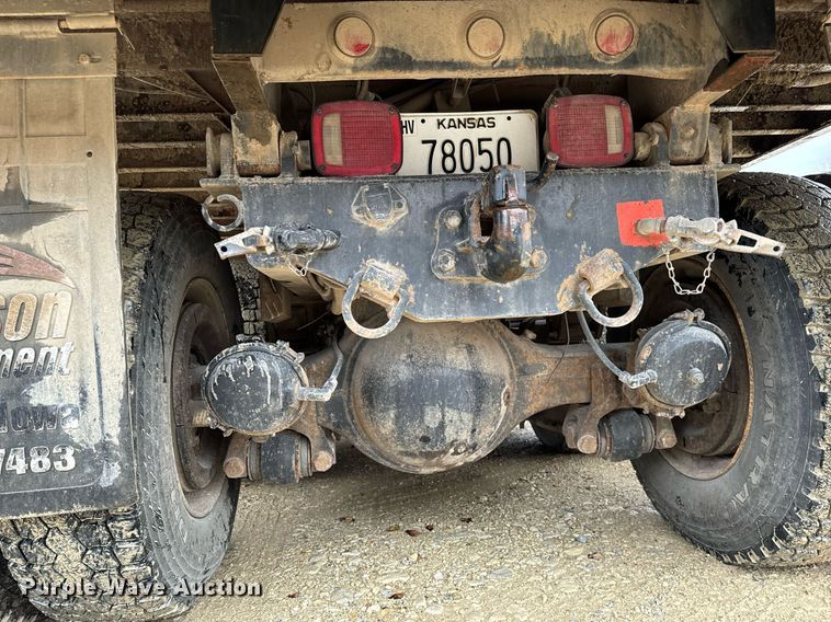 image for item GG9924 1995 Ford L8000  dump truck