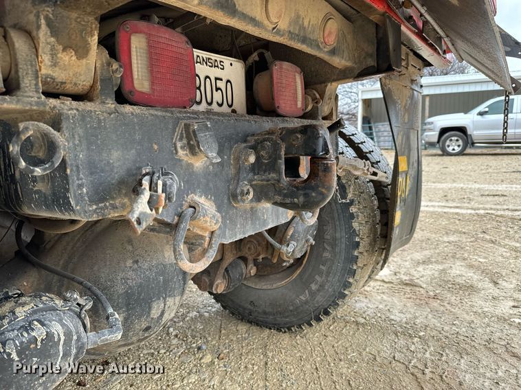 image for item GG9924 1995 Ford L8000  dump truck