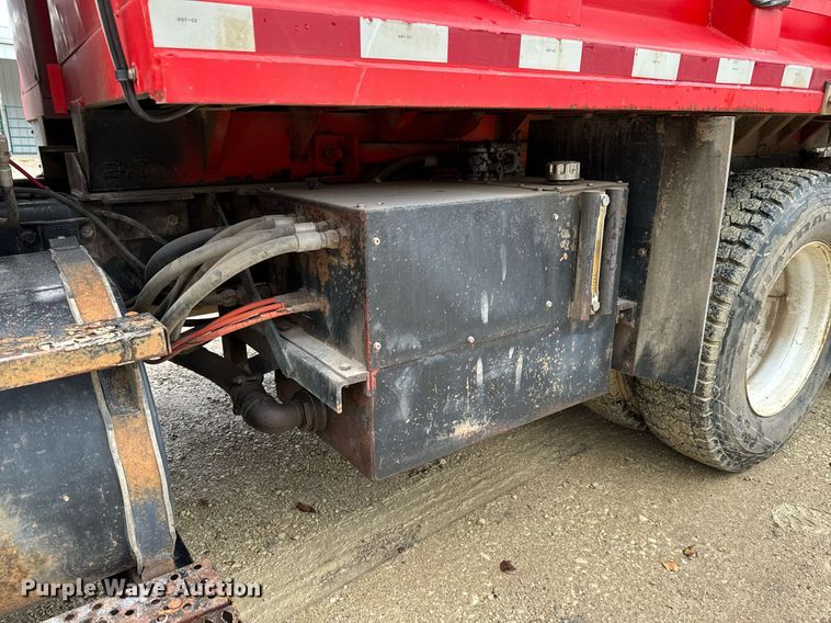 image for item GG9924 1995 Ford L8000  dump truck