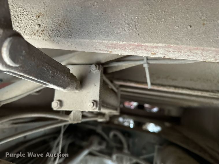 image for item GG9924 1995 Ford L8000  dump truck