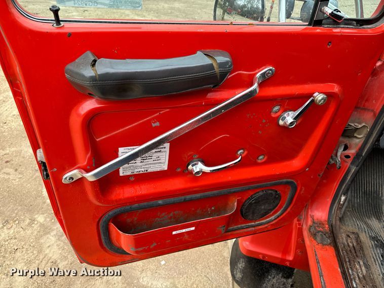 image for item GG9924 1995 Ford L8000  dump truck