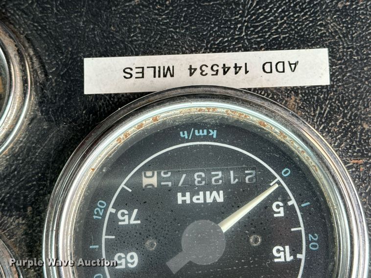 image for item GG9924 1995 Ford L8000  dump truck