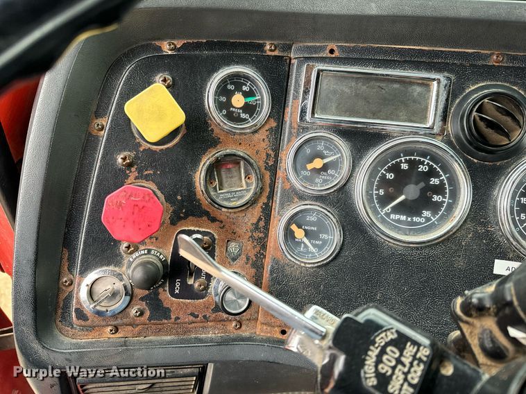 image for item GG9924 1995 Ford L8000  dump truck