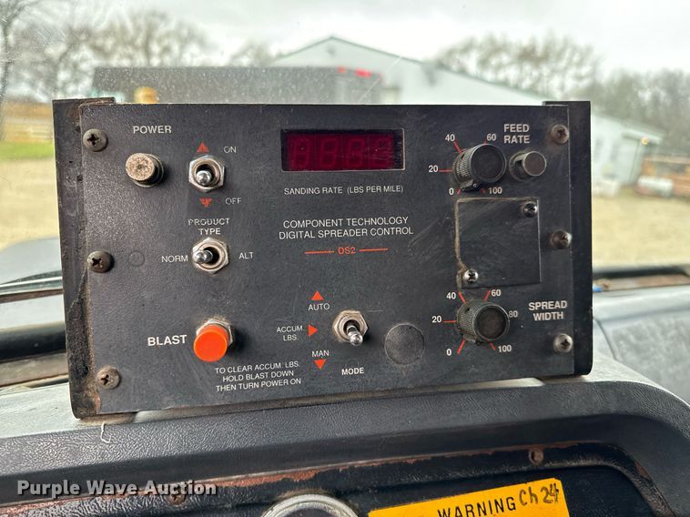 image for item GG9924 1995 Ford L8000  dump truck