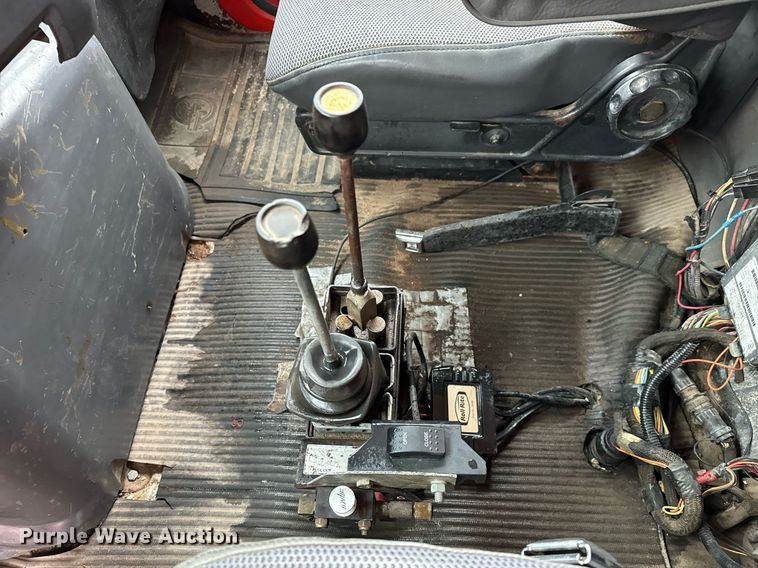 image for item GG9924 1995 Ford L8000  dump truck