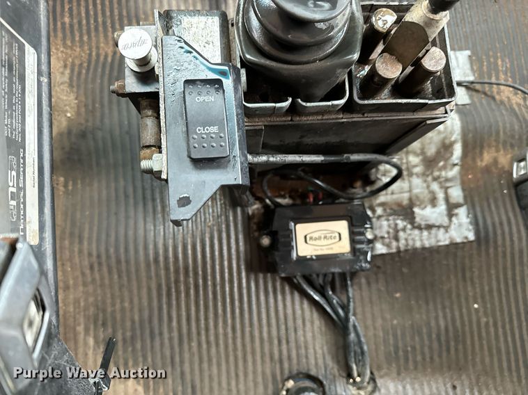 image for item GG9924 1995 Ford L8000  dump truck