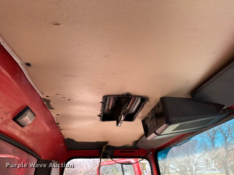 image for item GG9924 1995 Ford L8000  dump truck