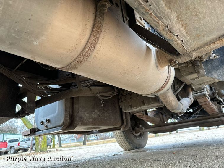 image for item GG9924 1995 Ford L8000  dump truck