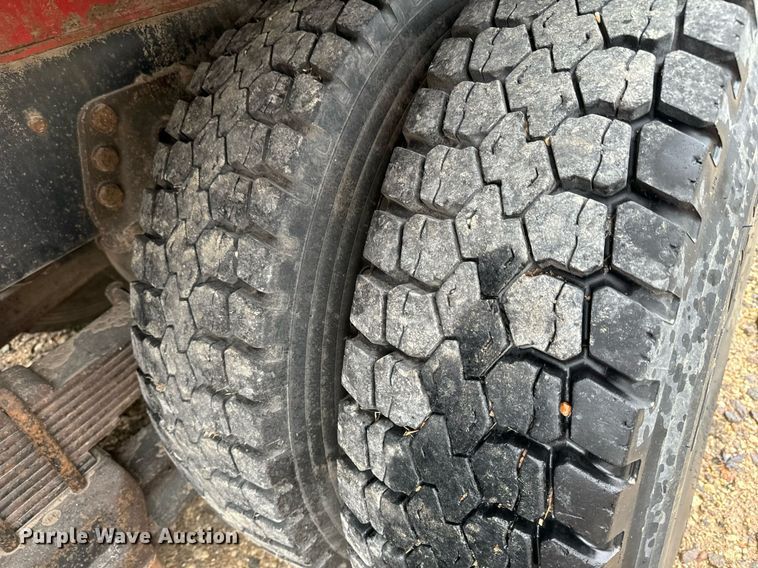 image for item GG9924 1995 Ford L8000  dump truck