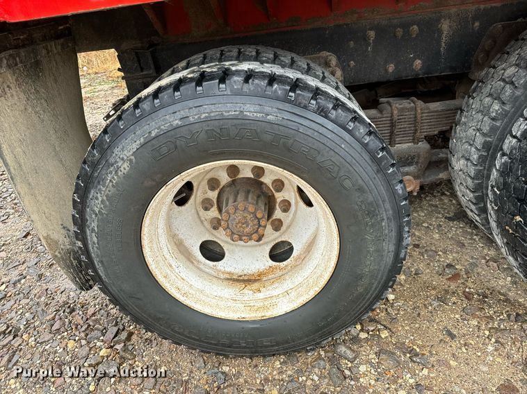 image for item GG9924 1995 Ford L8000  dump truck