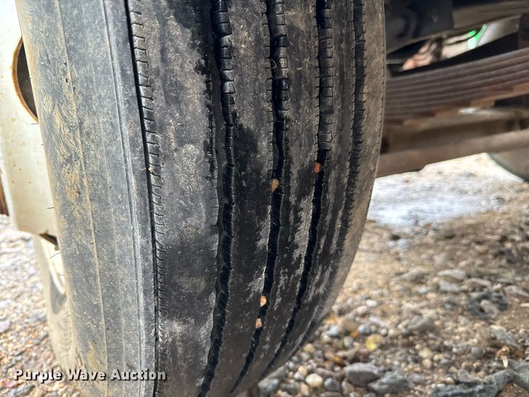 image for item GG9924 1995 Ford L8000  dump truck