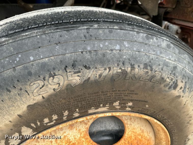 image for item GG9924 1995 Ford L8000  dump truck