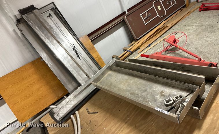 image for item IU9138 Tonneau cover