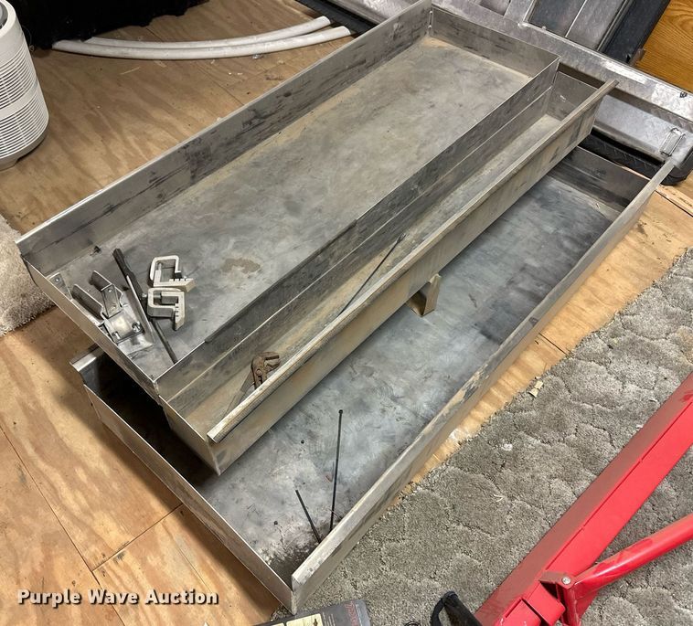 image for item IU9138 Tonneau cover