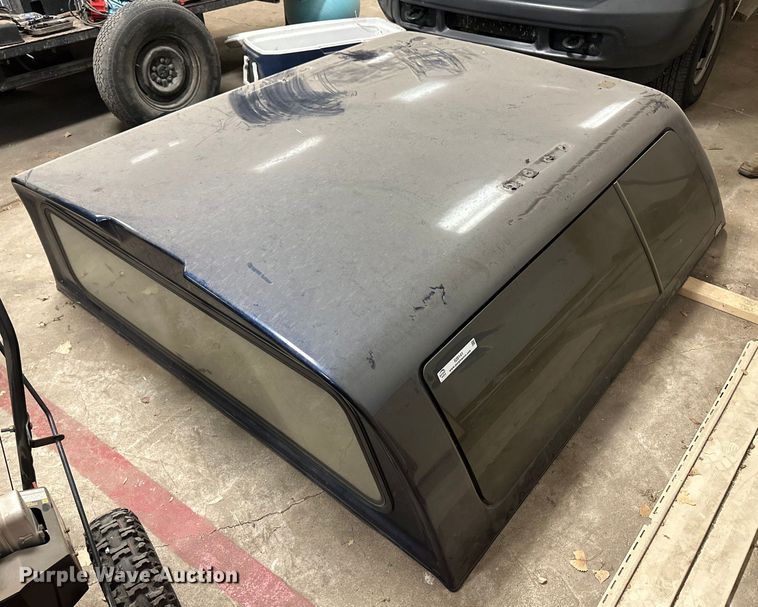 image for item IU9141 Pickup truck bed cover