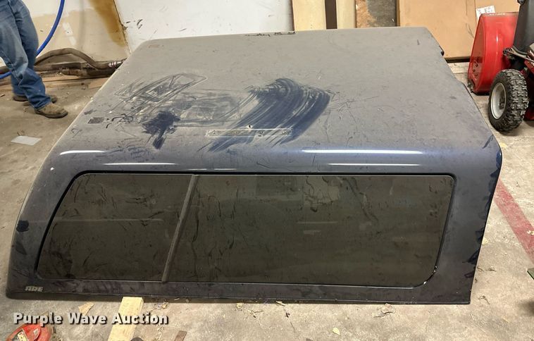 image for item IU9141 Pickup truck bed cover