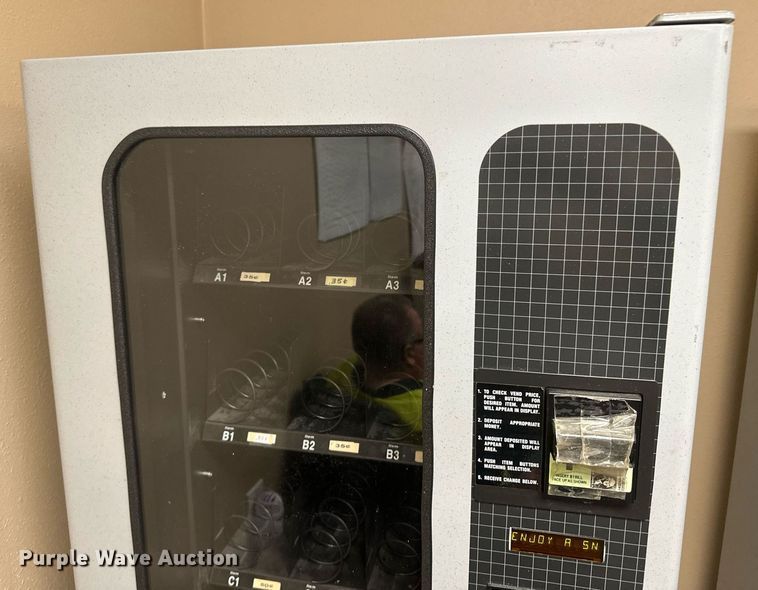 image for item IU9186 (2) vending machines