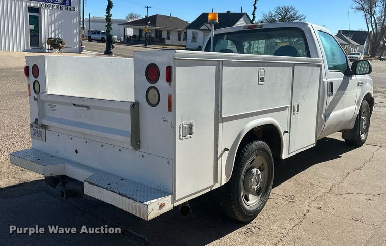 image for item IU9187 2005 Ford F250 Super Duty  utility bed pickup truck