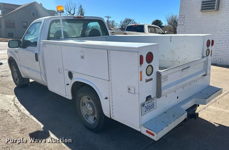 image for item IU9187 2005 Ford F250 Super Duty  utility bed pickup truck