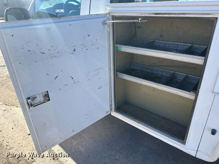 image for item IU9187 2005 Ford F250 Super Duty  utility bed pickup truck