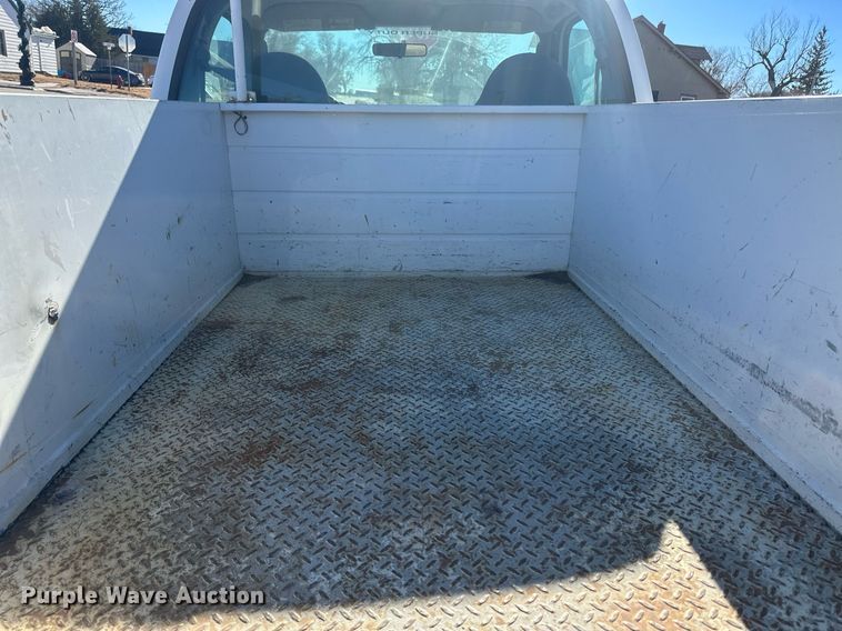image for item IU9187 2005 Ford F250 Super Duty  utility bed pickup truck