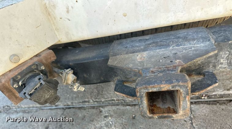 image for item IU9187 2005 Ford F250 Super Duty  utility bed pickup truck