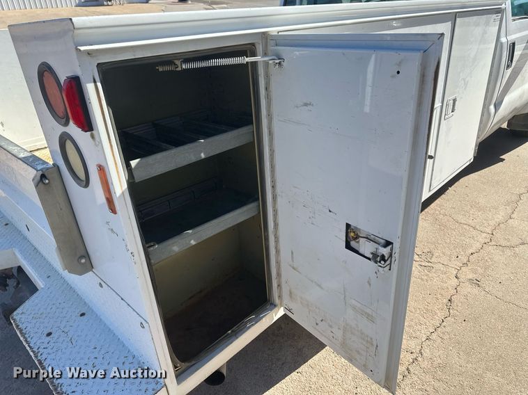 image for item IU9187 2005 Ford F250 Super Duty  utility bed pickup truck