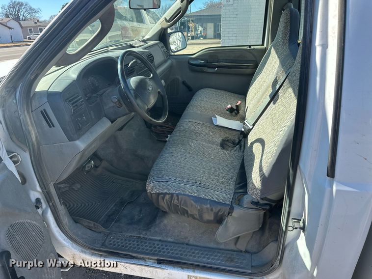 image for item IU9187 2005 Ford F250 Super Duty  utility bed pickup truck