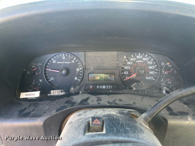 image for item IU9187 2005 Ford F250 Super Duty  utility bed pickup truck