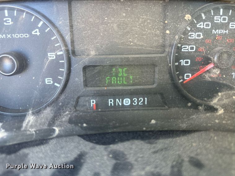 image for item IU9187 2005 Ford F250 Super Duty  utility bed pickup truck