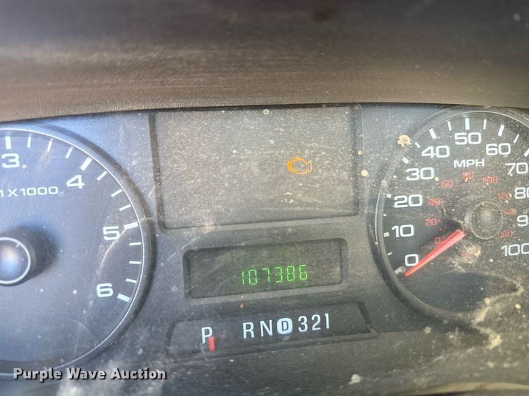 image for item IU9187 2005 Ford F250 Super Duty  utility bed pickup truck