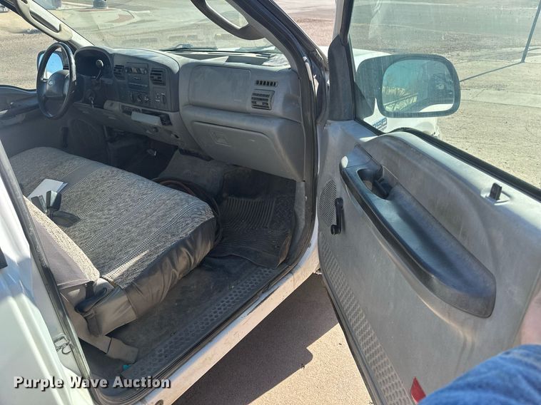 image for item IU9187 2005 Ford F250 Super Duty  utility bed pickup truck