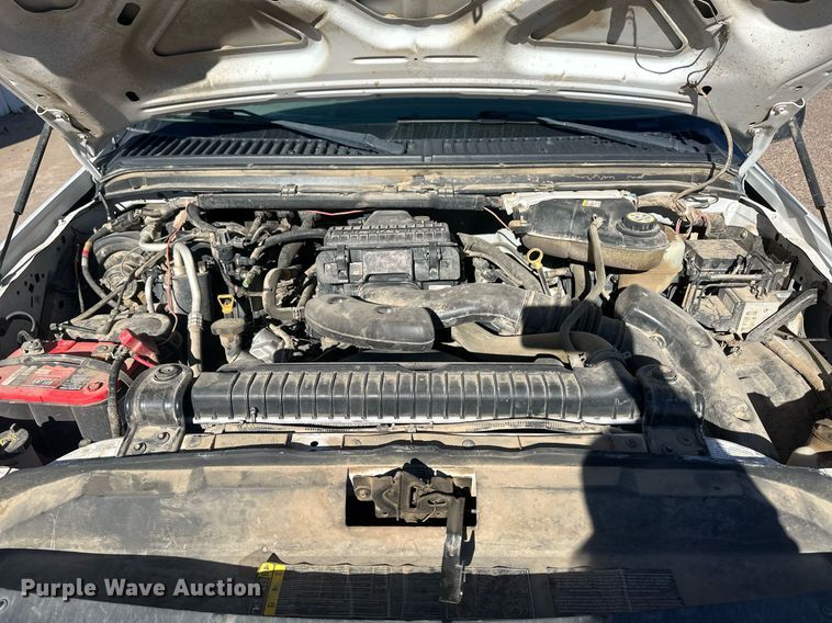 image for item IU9187 2005 Ford F250 Super Duty  utility bed pickup truck