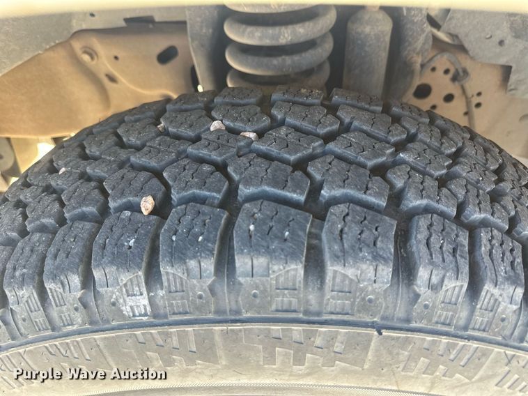 image for item IU9187 2005 Ford F250 Super Duty  utility bed pickup truck