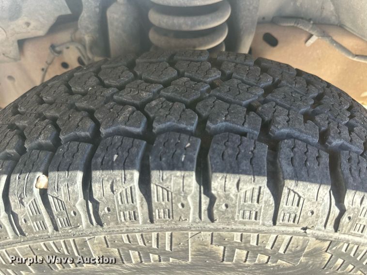 image for item IU9187 2005 Ford F250 Super Duty  utility bed pickup truck