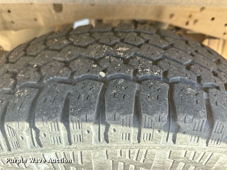 image for item IU9187 2005 Ford F250 Super Duty  utility bed pickup truck