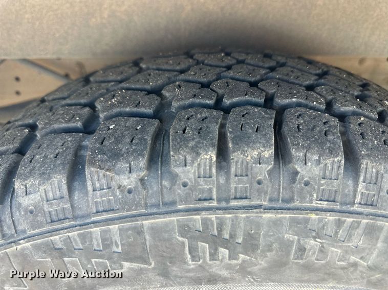 image for item IU9187 2005 Ford F250 Super Duty  utility bed pickup truck