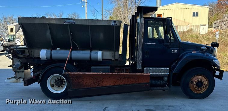 image for item JF9085 2006 International 7300  applicator truck