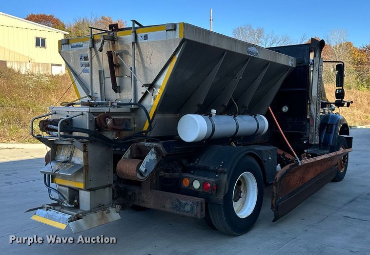 image for item JF9085 2006 International 7300  applicator truck