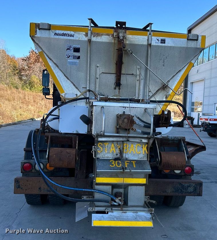 image for item JF9085 2006 International 7300  applicator truck