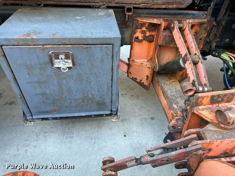 image for item JF9085 2006 International 7300  applicator truck