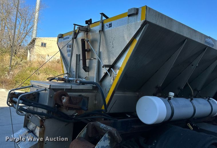 image for item JF9085 2006 International 7300  applicator truck