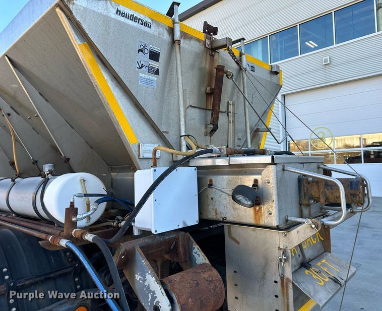 image for item JF9085 2006 International 7300  applicator truck