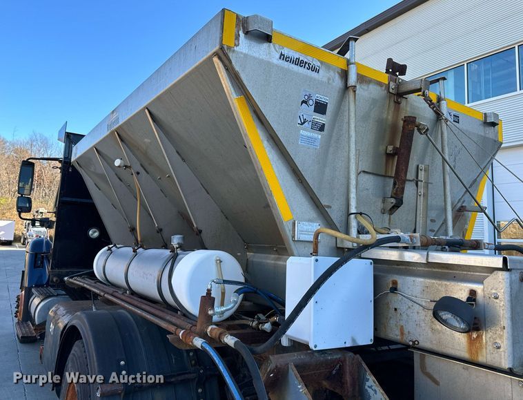 image for item JF9085 2006 International 7300  applicator truck