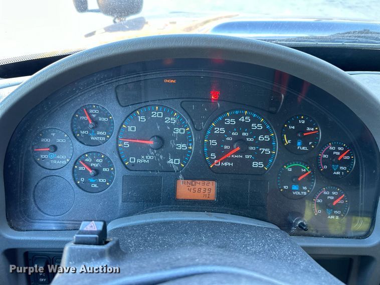 image for item JF9085 2006 International 7300  applicator truck