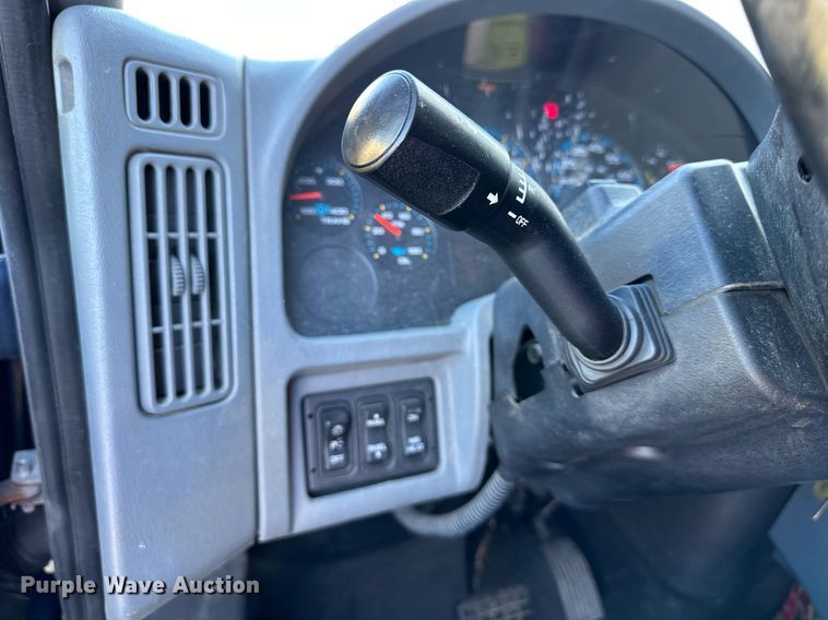 image for item JF9085 2006 International 7300  applicator truck