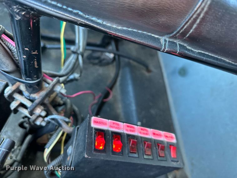 image for item JF9085 2006 International 7300  applicator truck