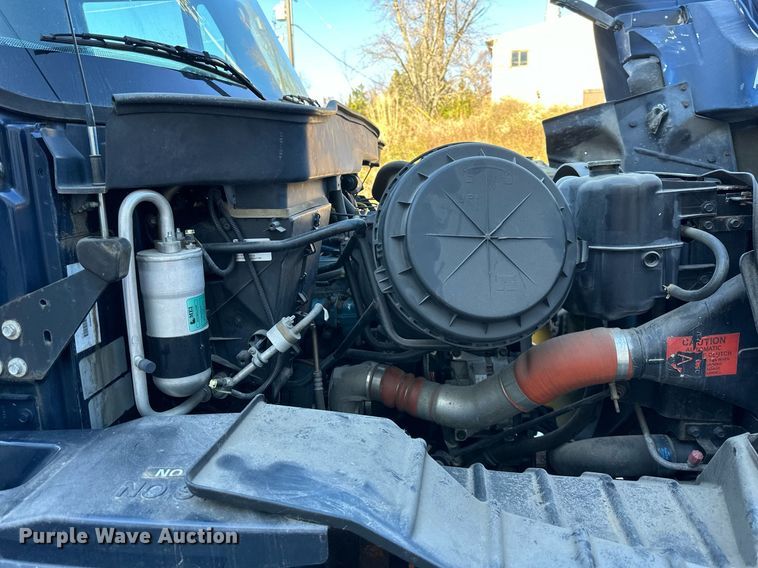 image for item JF9085 2006 International 7300  applicator truck